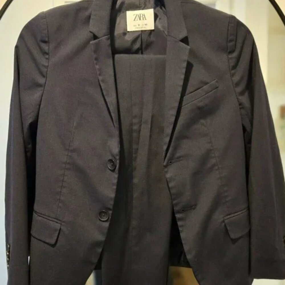 Zara blazer @mollybyron